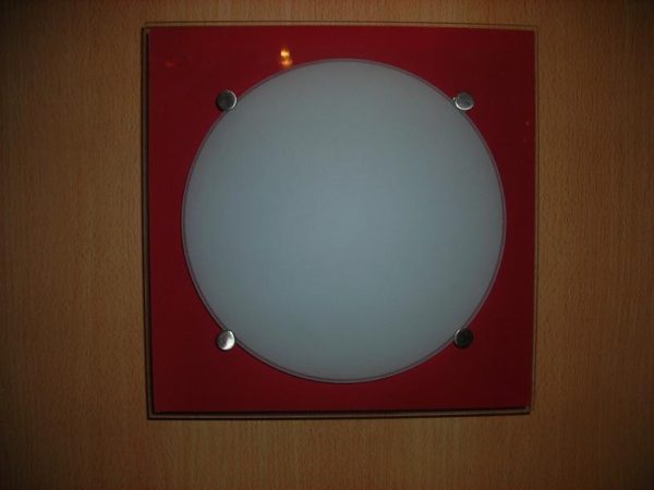 Plafón D250A Cuadrado Cristal Borde Rojo
