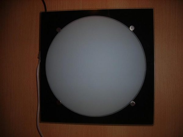 Plafón D250B Cuadrado Cristal Borde Negro