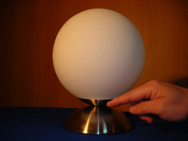 Lámpara de Mesa MT6079-1 Base Redonda Cristal Blanco